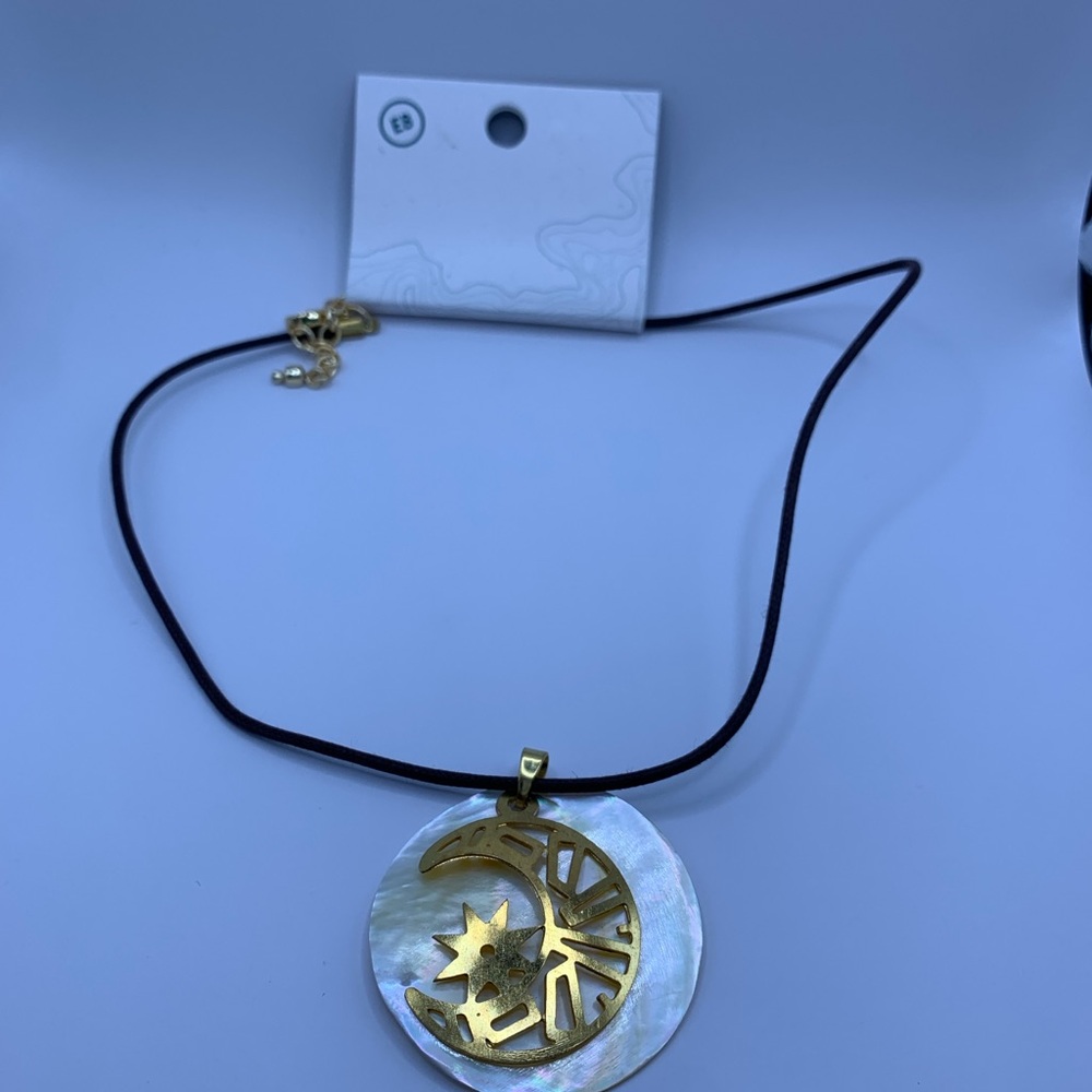 Gold Moon and Star Shell Pendant Necklace NWT - Picture 5 of 8